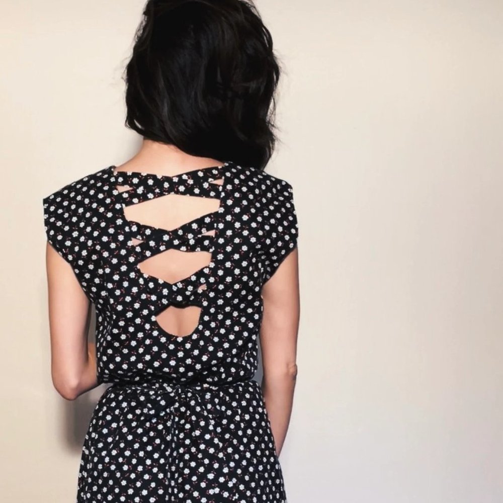 80s Vintage Criss-Cross Cutout Floral Poly-Cotton Sleeveless Midi Dress | S/M